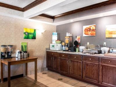 Quality Inn Мийдвил Екстериор снимка